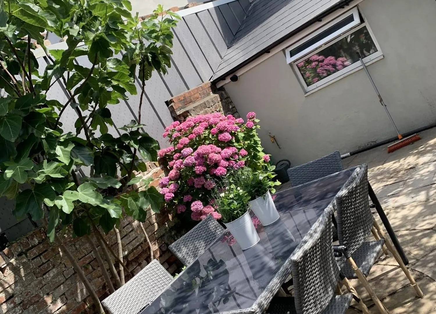 Adanhouse-Stockland Spacious 5 Bedroom House Sleeps 12 Private Garden Cardiff