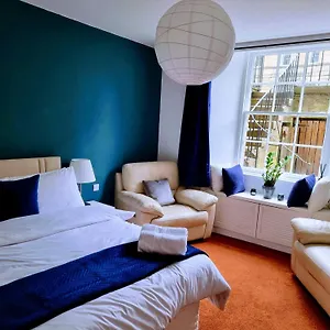 flat-in-newtown.edinburghhotelsuk.org/